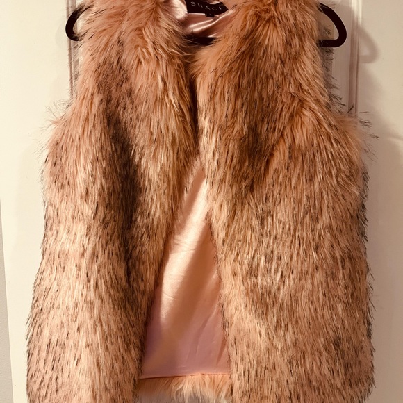 Faux Fur Vest - Picture 1 of 4